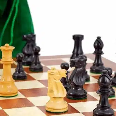 Juego "Conquest" Tablero de ajedrez de arce y caoba, juego de ajedrez de madera de boj y bolsa de almacenamiento