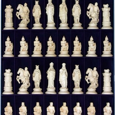 Jeu d'Echecs "Etrusque Bois Naturel" en Bois des Alpes Massif Sculpté Traditionnellement