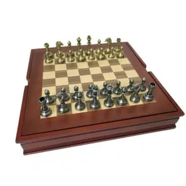 Lindo juego de ajedrez Flor XI con almacenamiento de madera de nogal y arce y juego de ajedrez de metal