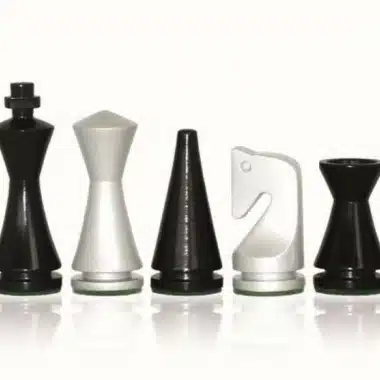 Moderno juego de pirámides blancas Tablero de ajedrez de madera maciza lacada en blanco y juego de ajedrez de madera lacada en blanco y negro - Imagen 8