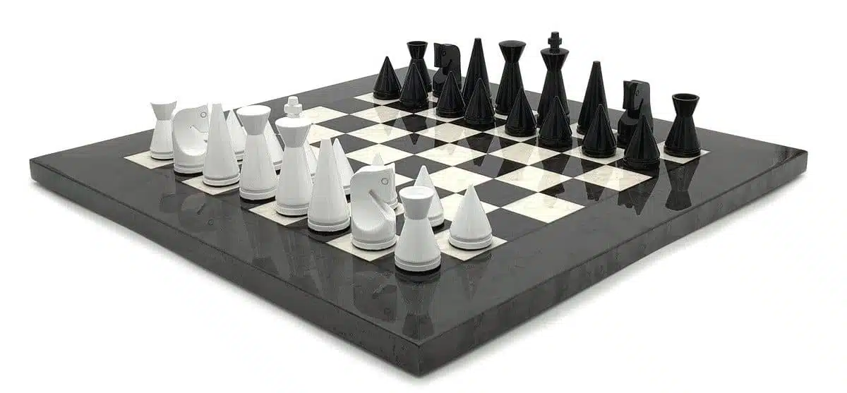 Juego de ajedrez moderno de madera de brezo y arce gris y juego de ajedrez de madera lacada en blanco y negro