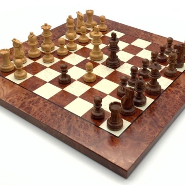 Conjunto Classic XVII Tablero de Ajedrez de Madera de Olmo y Brezo y Piezas de Ajedrez de Madera de Rosa Dorada