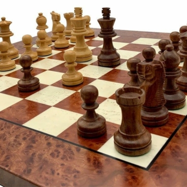 Alternative view of Conjunto Classic XVII Tablero de Ajedrez de Madera de Olmo y Brezo y Piezas de Ajedrez de Madera de Rosa Dorada