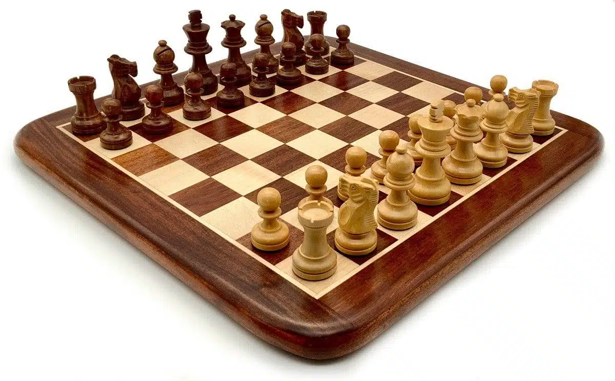 Conjunto Classic XII Tablero de Ajedrez en Madera de Rosa Dorada y Juego de Ajedrez en Madera de Rosa Dorada