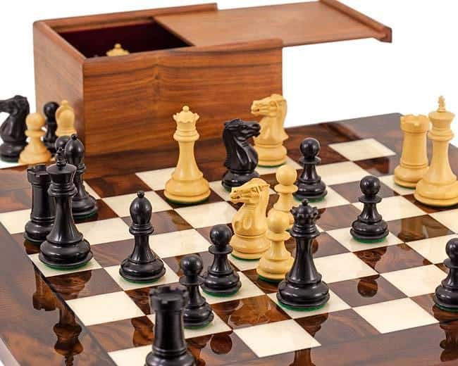 Conjunto Highclere Tablero de Ajedrez de Madera de Brezo y Olmo, Juego de Ajedrez de Madera de Ébano y Bujes & Caja de Almacenamiento de Madera de Rosa Dorado - Imagen 4