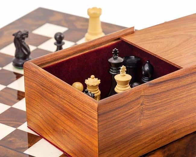 Conjunto Highclere Tablero de Ajedrez de Madera de Brezo y Olmo, Juego de Ajedrez de Madera de Ébano y Bujes & Caja de Almacenamiento de Madera de Rosa Dorado - Imagen 5