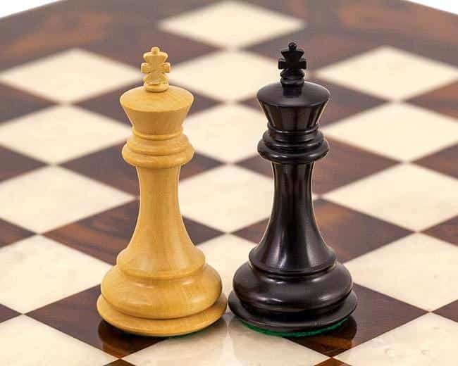 Conjunto Highclere Tablero de Ajedrez de Madera de Brezo y Olmo, Juego de Ajedrez de Madera de Ébano y Bujes & Caja de Almacenamiento de Madera de Rosa Dorado - Imagen 6