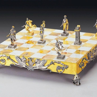 Ensemble "Empire Romain" Echiquier et Jeu d'Echecs en Bronze, Onyx et Or 24 Carats