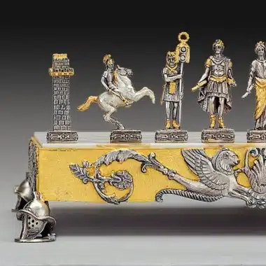 Alternative view of Conjunto Imperio Romano Tablero de Ajedrez y Juego de Ajedrez en Bronce, Ónix y Oro de 24 Quilates