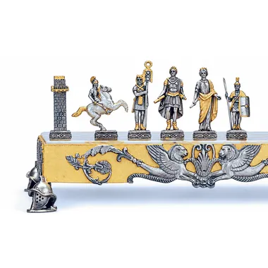 Alternative view of Conjunto Imperio Romano Tablero de Ajedrez y Juego de Ajedrez en Bronce, Ónix y Oro de 24 Quilates