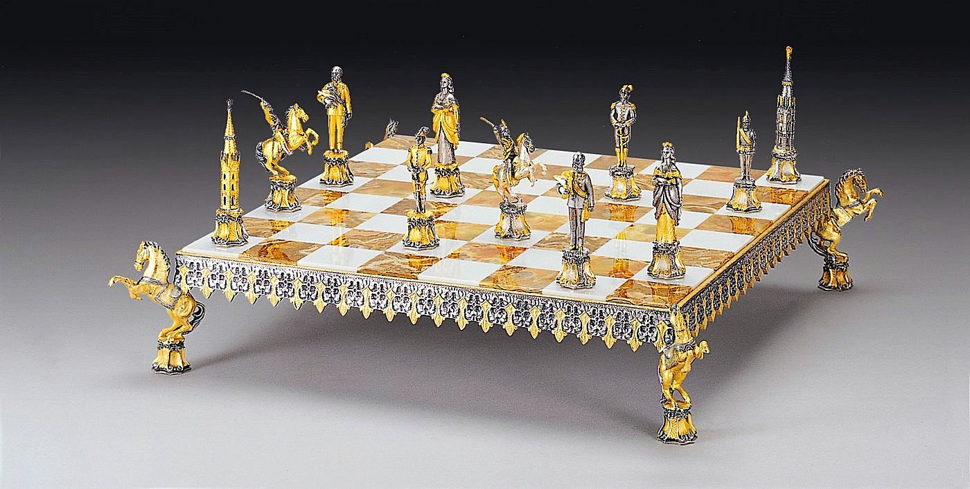 Ensemble "Empereur François-Joseph 1er d'Autriche et Sissi" Echiquier et Jeu d'Echecs en Bronze, Onyx et Or 24 Carats