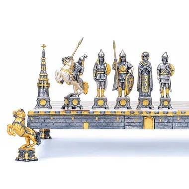 Alternative view of Conjunto Dimitri Donskoy Príncipe Ruso del Siglo XV Tablero de Ajedrez y Juego de Ajedrez en Bronce, Ónix y Oro de 24 Quilates