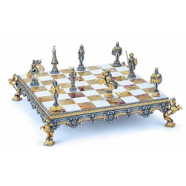 Conjunto Época Medieval Tablero de Ajedrez y Juego de Ajedrez en Bronce, Ónix y Oro de 24 Quilates