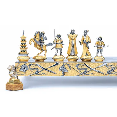 Alternative view of Conjunto Samurái Batalla de Nagashino Tablero de Ajedrez y Juego de Ajedrez en Bronce, Ónix y Oro de 24 Quilates