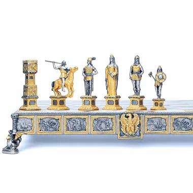 Alternative view of Conjunto Príncipe Siegfried Héroes de los Nibelungos Tablero de Ajedrez y Juego de Ajedrez en Bronce, Ónix y Oro de 24 Quilates
