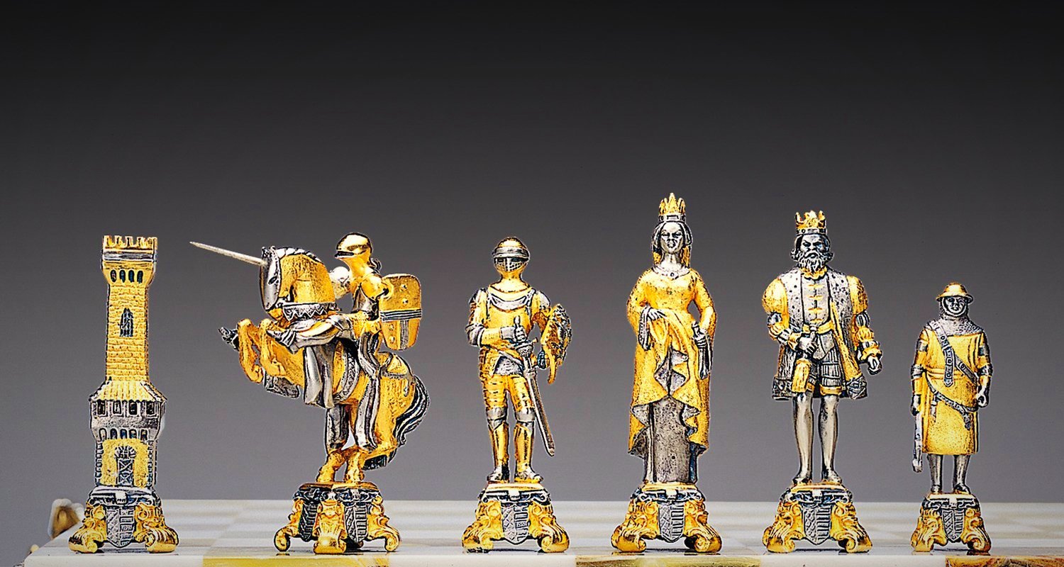 Conjunto Rey Arturo y Ginebra Mesa de Ajedrez y Juego de Ajedrez en Bronce, Ónix y Oro de 24 Quilates - Imagen 2