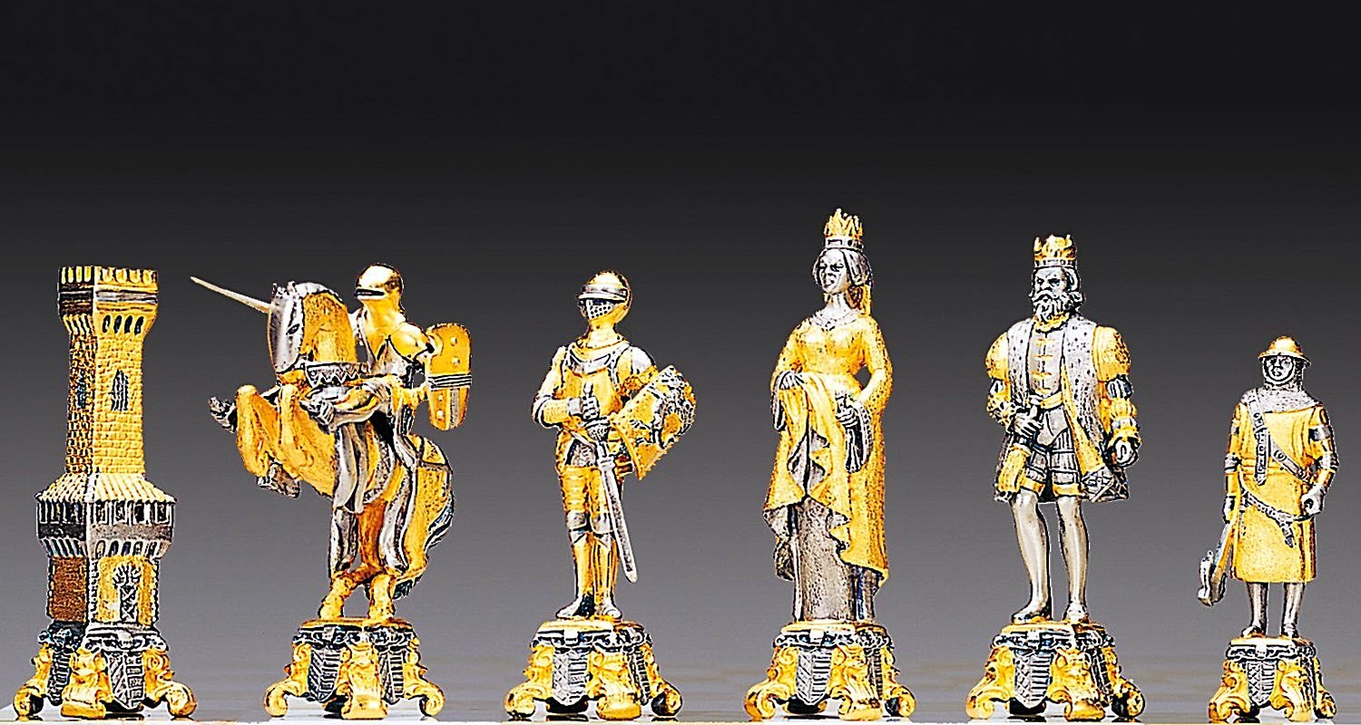 Conjunto Batalla Medieval Siglo XIII Mesa de Ajedrez y Juego de Ajedrez en Bronce, Ónix y Oro de 24 Quilates - Imagen 2