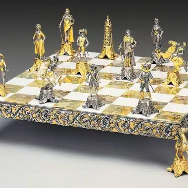 Conjunto Luis XIV el Rey Sol II Tablero de Ajedrez y Juego de Ajedrez en Bronce, Ónix y Oro de 24 Quilates