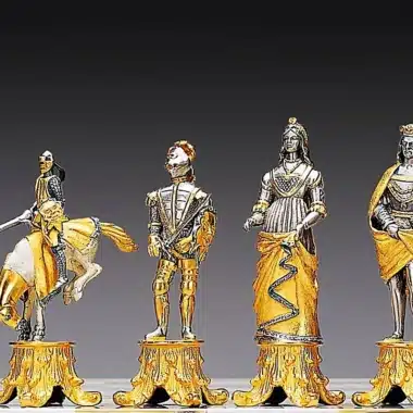 Piezas doradas Medicis vs Pazzi, caballo, rey y dama con detalles finos