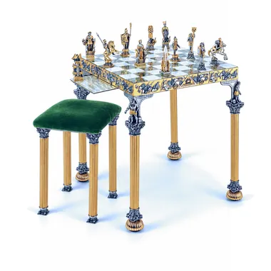 Mesa de ajedrez cuadrada con juego Batalla de Actium y taburete de terciopelo