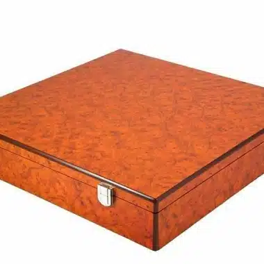 Estuche de madera Juego de ajedrez de madera (altura del rey = 10 cm; diámetro de la base del rey máximo = 4,2 cm)