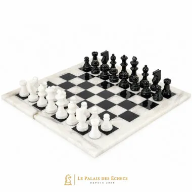 Juego de ajedrez "blanco y negro" en alabastro de Volterra