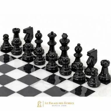 Juego de ajedrez "blanco y negro" en alabastro de Volterra