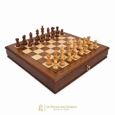 Set Tilleul Small con tablero de ajedrez de nogal, piezas Staunton y caja de almacenamiento