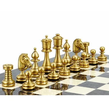 Piezas de ajedrez doradas de latón macizo, detalle del lado dorado del Juego Persia II