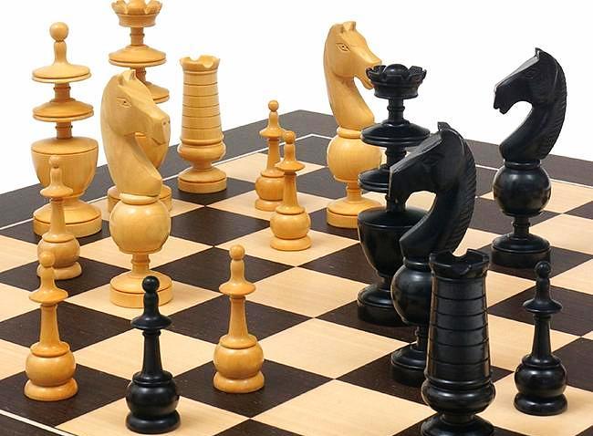 Conjunto Palacio Francés Tablero de Ajedrez en Wengué & Juego de Ajedrez en Madera de Buxo Ebonizado - Imagen 4