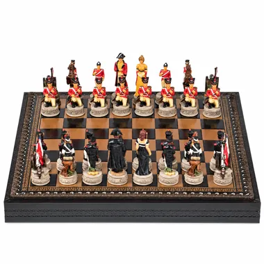 Juego de ajedrez completo Batalla de Waterloo III, tablero de símil cuero y piezas pintadas