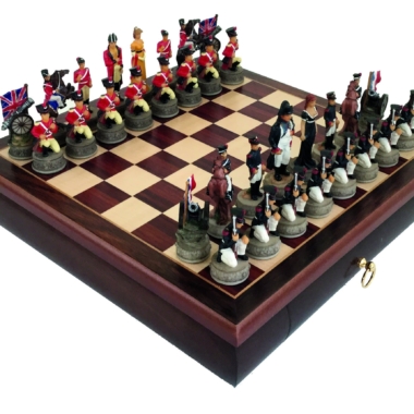 Conjunto Batalla de Waterloo II Tablero de Ajedrez de Rosa con Cajón de Almacenamiento & Juego de Ajedrez de Resina Pintado a Mano