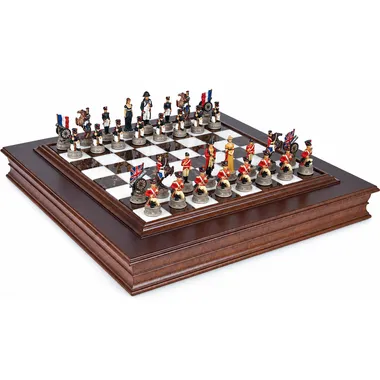 Juego de ajedrez completo Batalla de Waterloo, piezas pintadas sobre tablero de madera y mármol