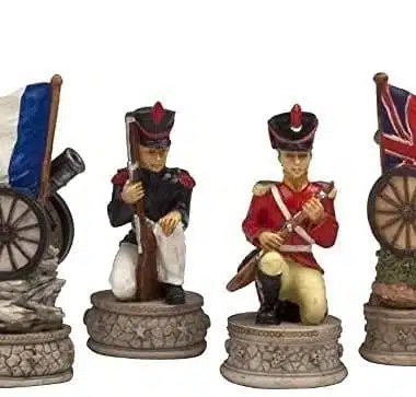 Piezas de ajedrez Waterloo: soldados franceses y británicos frente a los cañones