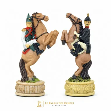 Piezas de ajedrez Napoleón Campaña de Rusia, jinetes sobre caballos encabritados frente a frente