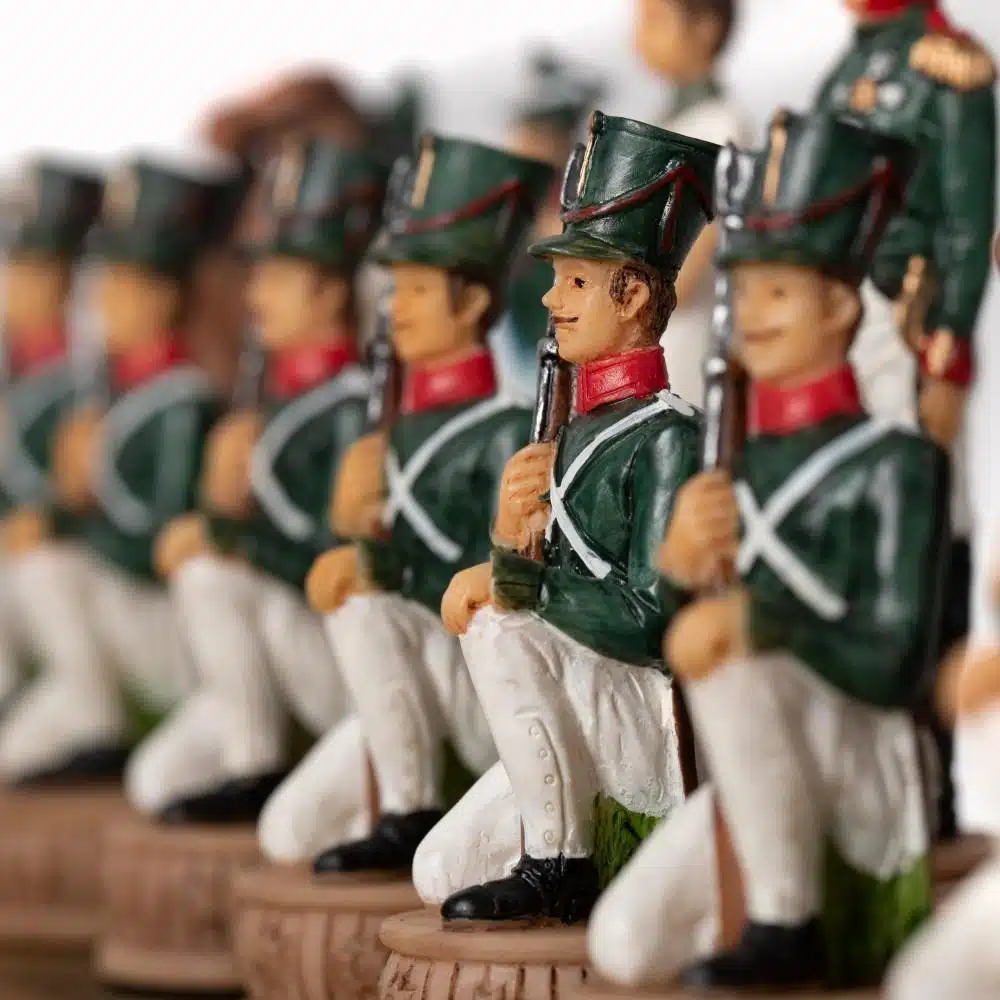 Ensemble Napoléon Campagne de Russie IV Jeu d'Echecs en Résine et Echiquier en Bois Teinté Noir et Ivoire - Imagen 3