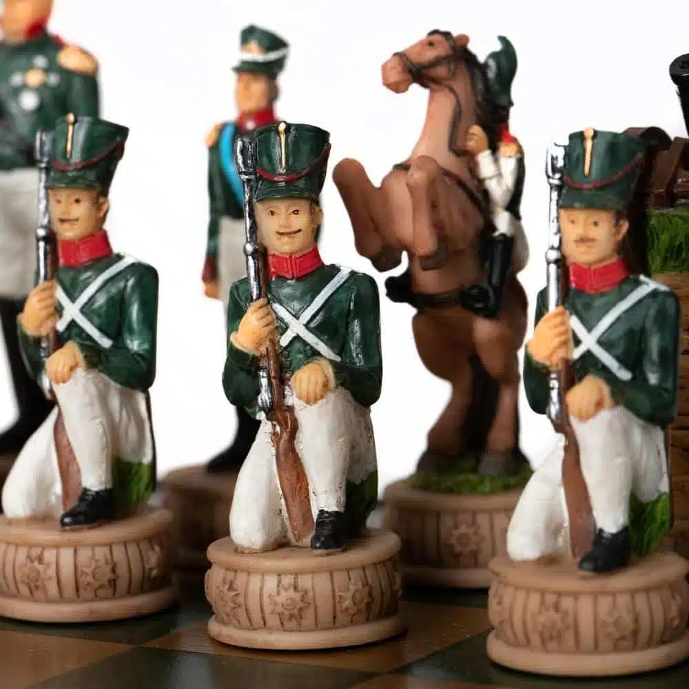Ensemble Napoléon Campagne de Russie IV Jeu d'Echecs en Résine et Echiquier en Bois Teinté Noir et Ivoire - Imagen 6