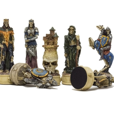 Alternative view of Conjunto Mort-Viviente IV Tablero de Ajedrez de Madera de Arce Negro y Juego de Ajedrez de Resina Pintada a Mano