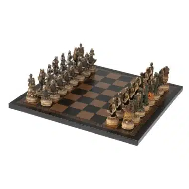 Alternative view of Conjunto Mort-Viviente Tablero de Ajedrez en Similcuero Negro y Juego de Ajedrez en Resina Pintada a Mano