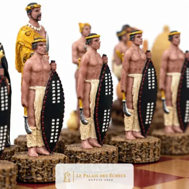 Piezas de ajedrez guerreros zulúes con escudos y tocados tradicionales de resina