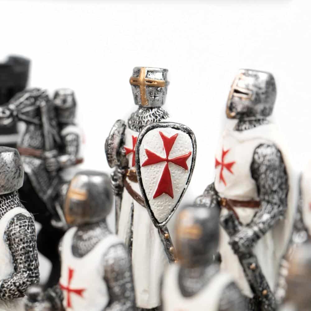 Juego de Ajedrez en Resina La Orden de los Templarios - Imagen 13