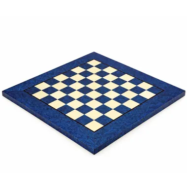 Tablero de ajedrez de madera de arce azul, vista general en perspectiva