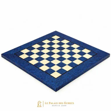 Tablero de ajedrez en madera de arce lacada en azul, vista general en perspectiva