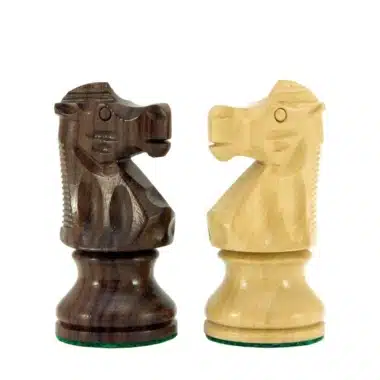 Caballos del juego de ajedrez Staunton Chevalier, detalle de las cabezas talladas en palisandro y boj