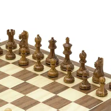 Alternative view of Juego de ajedrez Fierce Knight Brown de nogal y arce, juego de ajedrez de palisandro y caja de madera de boj