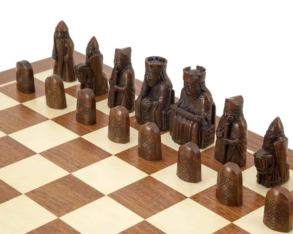 Conjunto Isla de Lewis Gigante Tablero de Ajedrez de Madera de Arce y Caoba y Juego de Ajedrez Isla de Lewis - Imagen 3