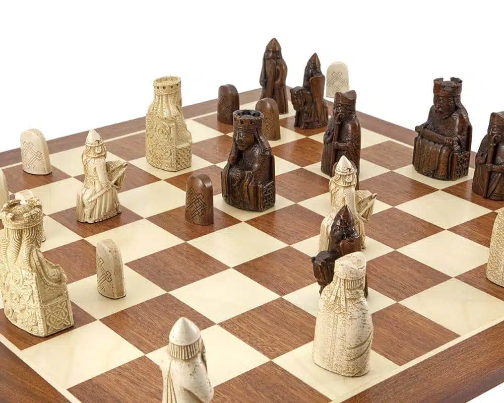 Conjunto Isla de Lewis Gigante Tablero de Ajedrez de Madera de Arce y Caoba y Juego de Ajedrez Isla de Lewis - Imagen 2