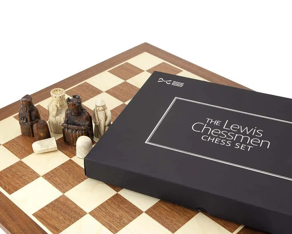 Conjunto Isla de Lewis Gigante Tablero de Ajedrez de Madera de Arce y Caoba y Juego de Ajedrez Isla de Lewis - Imagen 5