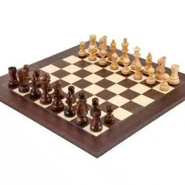 Juego de ajedrez de palosanto y arce French Knight III y piezas de ajedrez de palosanto