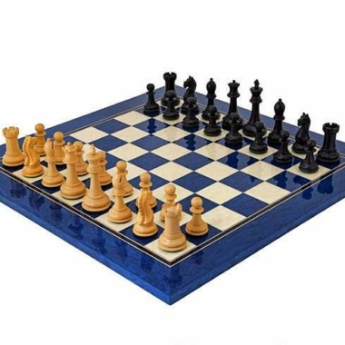 Ensemble "Oxford Noir et Bleu" Echiquier en Bois d'Erable Bleu et Jeu d'Echecs en Bois de Buis